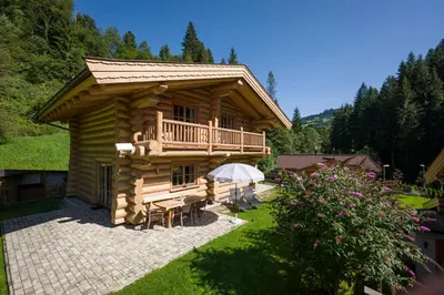 Ein Garten an der Unterkunft Blockhaus Chalet Heim