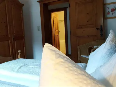 Ein Bett oder Betten in einem Zimmer der Unterkunft Gästehaus Maier