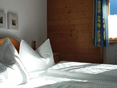 Ein Bett oder Betten in einem Zimmer der Unterkunft Gästehaus Maier