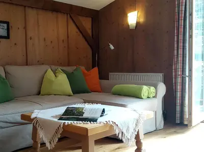 Ein Sitzbereich in der Unterkunft Gästehaus Maier