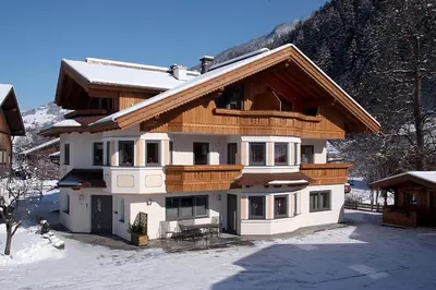 Ein allgemeiner Bergblick oder ein Berglick von der Ferienwohnung aus