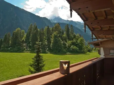 Ein allgemeiner Bergblick oder ein Berglick von der Ferienwohnung aus