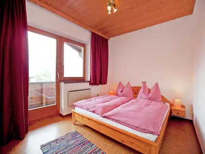 Ein Bett oder Betten in einem Zimmer der Unterkunft Beautiful apartment in Fugen Zillertal