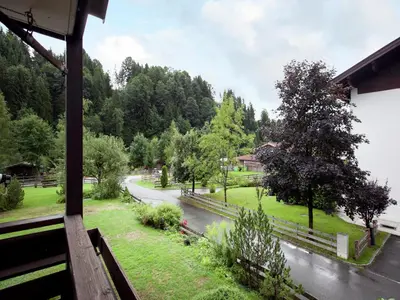 Ein Garten an der Unterkunft Apartment in Going near Ski Lift