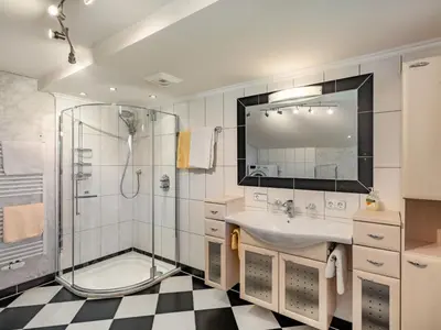 Ein Badezimmer in der Unterkunft Apartment Weberbauer-2 by Interhome