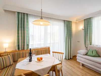 Ein Sitzbereich in der Unterkunft Apartment Weberbauer-1 by Interhome