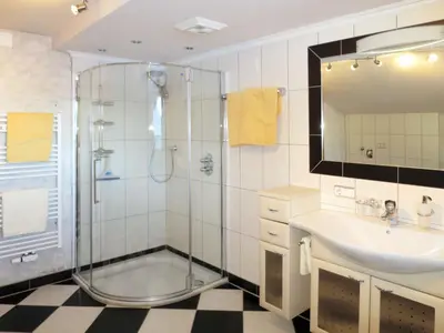 Ein Badezimmer in der Unterkunft Apartment Weberbauer-3 by Interhome
