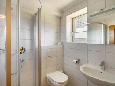 Ein Badezimmer in der Unterkunft Apartment Weberbauer-3 by Interhome