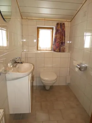 Ein Badezimmer in der Unterkunft Apartment Liftblick by Interhome
