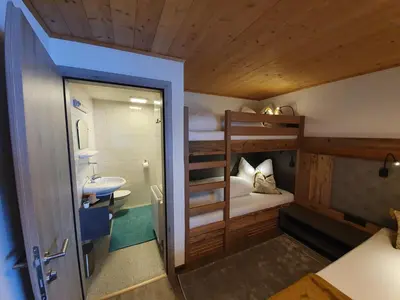 Ein Bett oder Betten in einem Zimmer der Unterkunft Apartment in Kaltenbach near Ski Lift