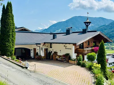 Ein allgemeiner Bergblick oder ein Berglick von der Pension aus