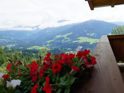 Ein allgemeiner Bergblick oder ein Berglick von des Chalets aus