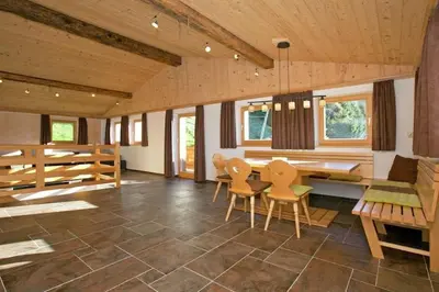 Ein Sitzbereich in der Unterkunft Chalet in Hopfgarten