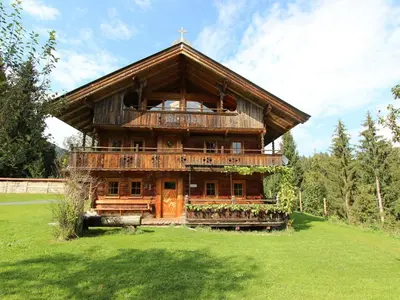 Ein Garten an der Unterkunft Farmhouse in Hopfgarten near SkiWelt