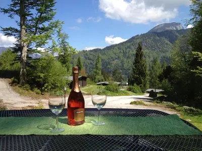 Ein allgemeiner Bergblick oder ein Berglick von des Chalets aus