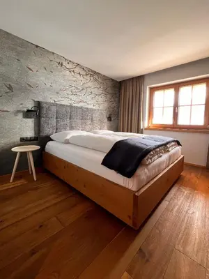 Ein Bett oder Betten in einem Zimmer der Unterkunft Schulhaus Tirol