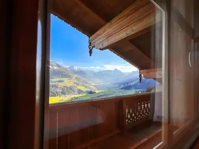Ein allgemeiner Bergblick oder ein Berglick von der Pension aus