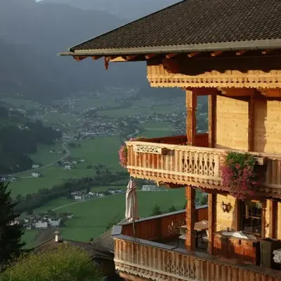 Schulhaus Tirol