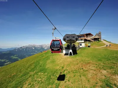 Ein allgemeiner Bergblick oder ein Berglick von des Chalets aus