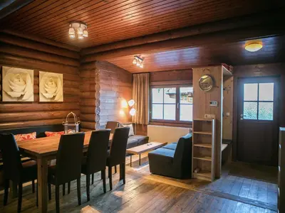 Ein Sitzbereich in der Unterkunft Chalet in Wörgl near Ski Lift