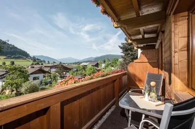 Ein allgemeiner Bergblick oder ein Berglick von der Ferienwohnung aus