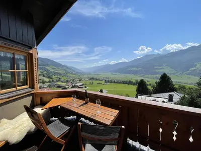 Ein allgemeiner Bergblick oder ein Berglick von des Chalets aus