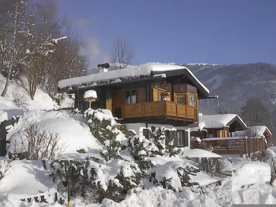 Chalet on the slopes im Winter