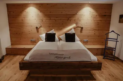 Ein Bett oder Betten in einem Zimmer der Unterkunft Landhaus Alpengruss