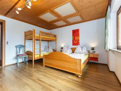 Ein Bett oder Betten in einem Zimmer der Unterkunft Chalet in Neukirchen near Ski Wildkogel