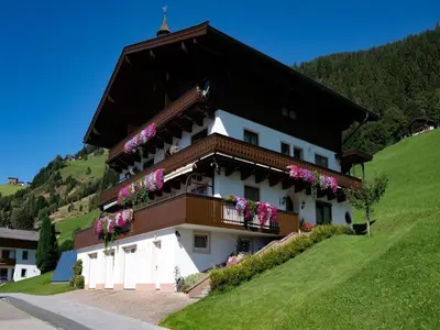 Ein allgemeiner Bergblick oder ein Berglick von der Ferienwohnung aus