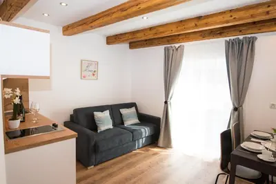 Ein Sitzbereich in der Unterkunft Your Home - City Apartment in Kufstein