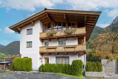 Ein allgemeiner Bergblick oder ein Berglick von der Ferienwohnung aus