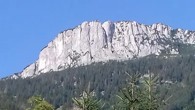 Ein allgemeiner Bergblick oder ein Berglick von der Ferienwohnung aus