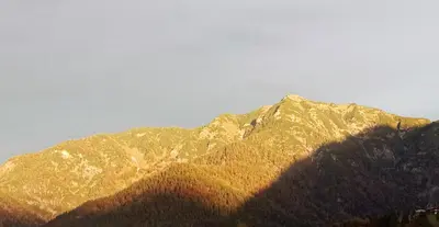 Ein allgemeiner Bergblick oder ein Berglick von der Ferienwohnung aus