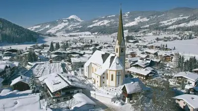 Ein allgemeiner Bergblick oder ein Berglick von der Ferienwohnung aus
