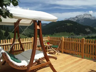 Ein allgemeiner Bergblick oder ein Berglick von of country house aus