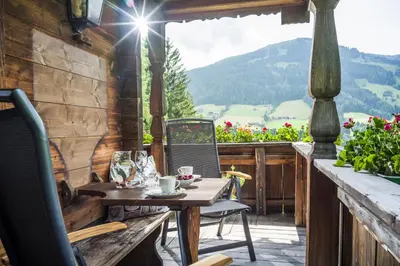 Ein allgemeiner Bergblick oder ein Berglick von der Ferienwohnung aus