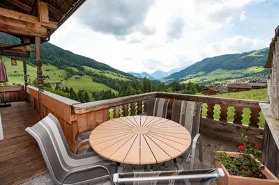 Ein allgemeiner Bergblick oder ein Berglick von der Ferienwohnung aus