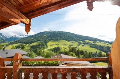 Ein allgemeiner Bergblick oder ein Berglick von der Ferienwohnung aus