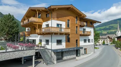 Ein allgemeiner Bergblick oder ein Berglick von des Hotels aus