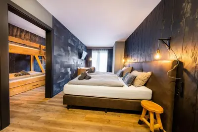 Ein Bett oder Betten in einem Zimmer der Unterkunft Herz3 Hotel Bar Restaurant Trattoria
