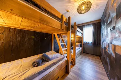 Ein Bett oder Betten in einem Zimmer der Unterkunft Herz3 Hotel Bar Restaurant Trattoria