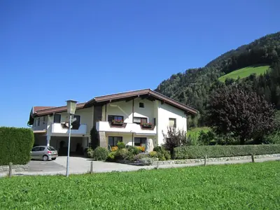 Ein allgemeiner Bergblick oder ein Berglick von der Ferienwohnung aus