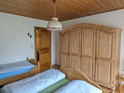 Ein Bett oder Betten in einem Zimmer der Unterkunft Neuschwendterhof