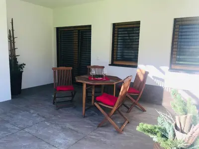 Ein Patio oder anderer Außenbereich in der Unterkunft NeuhausLiving