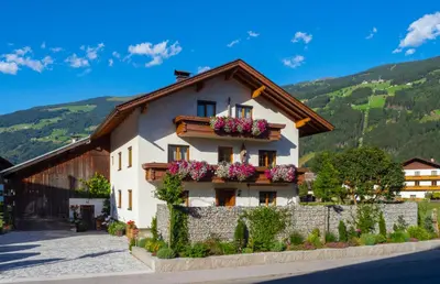 Ein allgemeiner Bergblick oder ein Berglick von der Ferienwohnung aus