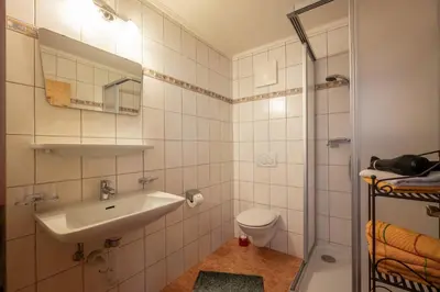 Ein Badezimmer in der Unterkunft Haus Moikler