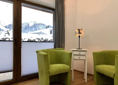 Ein allgemeiner Bergblick oder ein Berglick von der Ferienwohnung aus