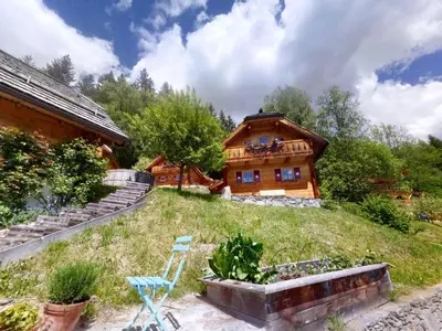 Ein Garten an der Unterkunft Chalet in Wildkogel near Ski Slopes