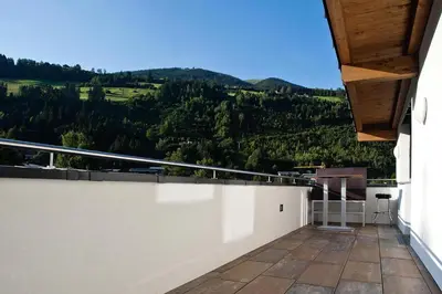 Ein allgemeiner Bergblick oder ein Berglick von der Ferienwohnung aus